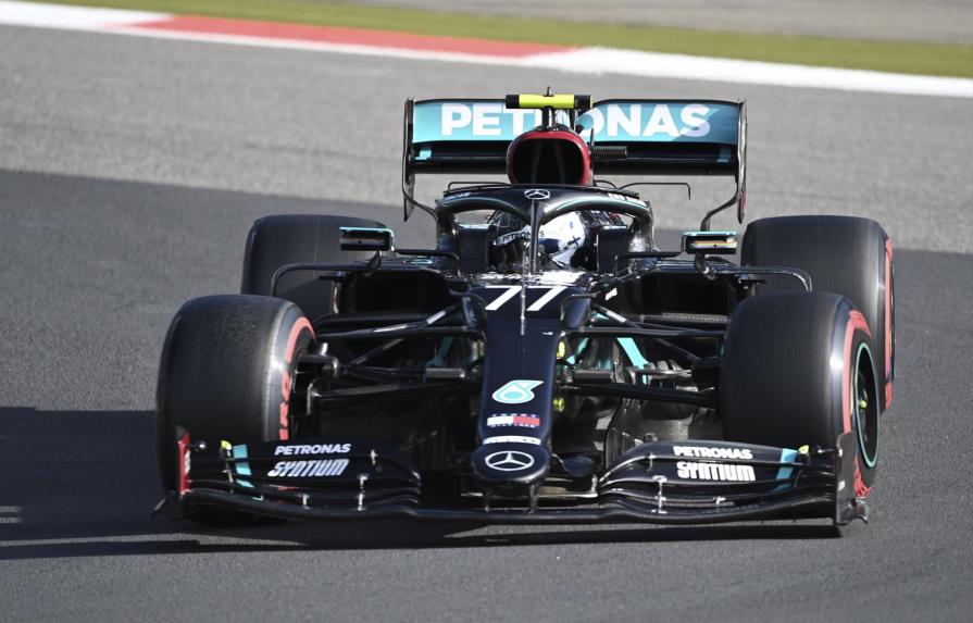 Valtteri Bottas se lleva la pole del Gran Premio de Eifel sobre Lewis Hamilton