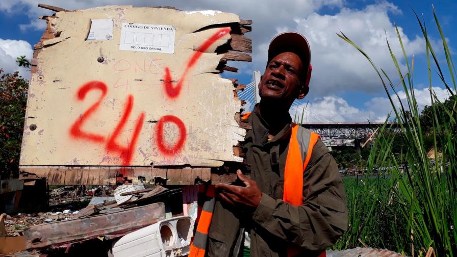 Continúan los desalojos       en el barrio Los Guandules