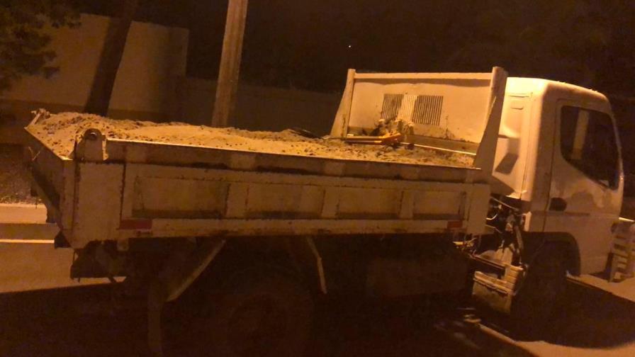 Armada detiene cuatro personas por extracción de arena de las Dunas de Baní 