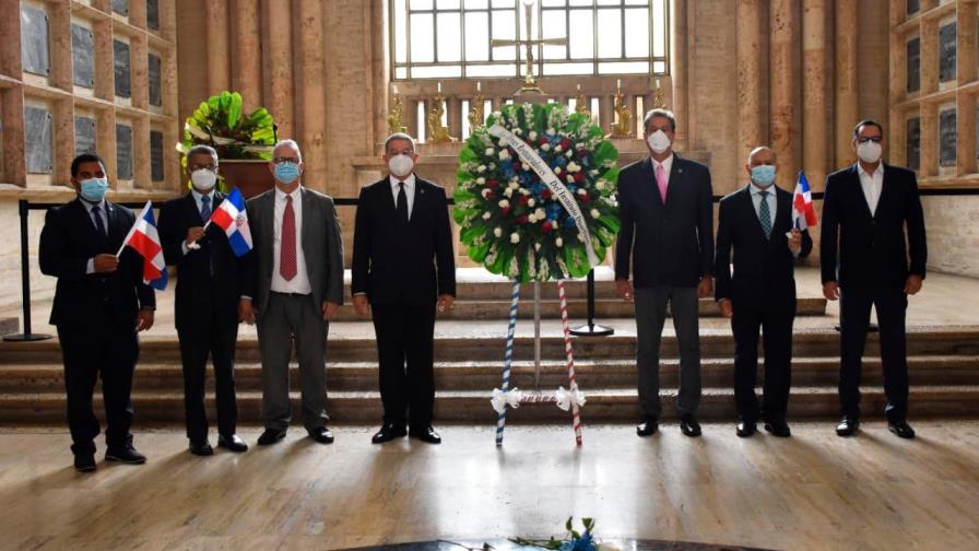 Duartianos reiteran solicitud de sacar restos de Pedro Santana del Panteón Nacional