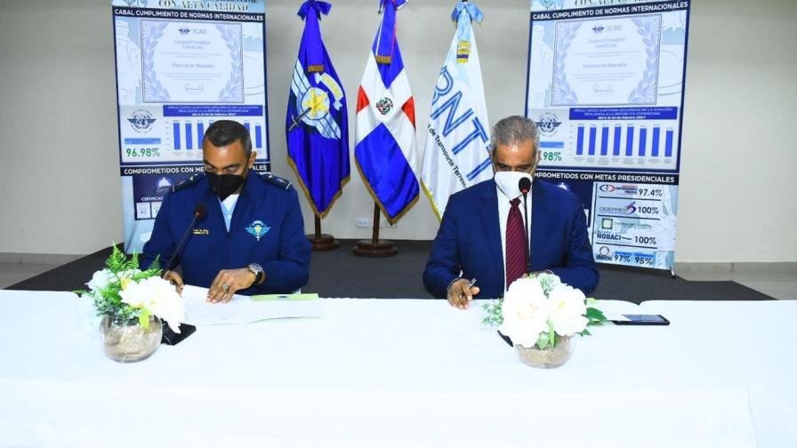 Firman acuerdo para aumentar la seguridad del transporte de carga en los aeropuertos