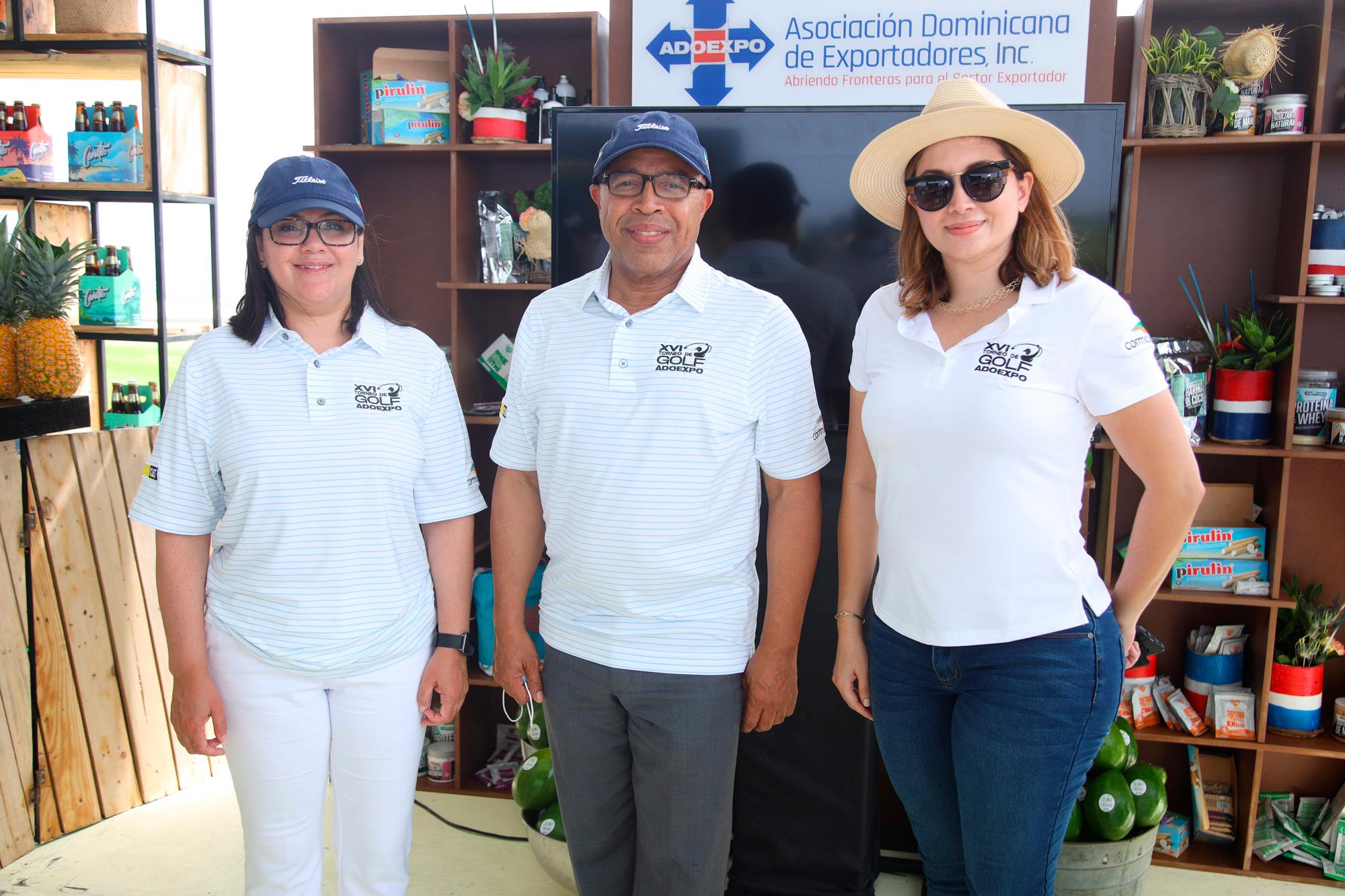 Elizabeth Mena, Alfredo Pacheco y Odile Miniño Bogaert.