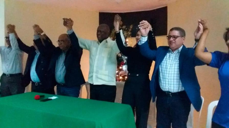 Johnny Ventura se reúne con dirigentes del Distrito Nacional 