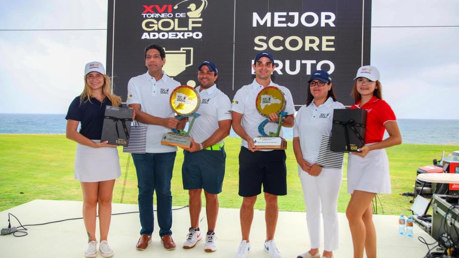 Dúo Yunen y Mera conquista la copa del XVI torneo golf ADOEXPO