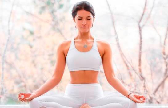 Posturas básicas para iniciarte en el yoga