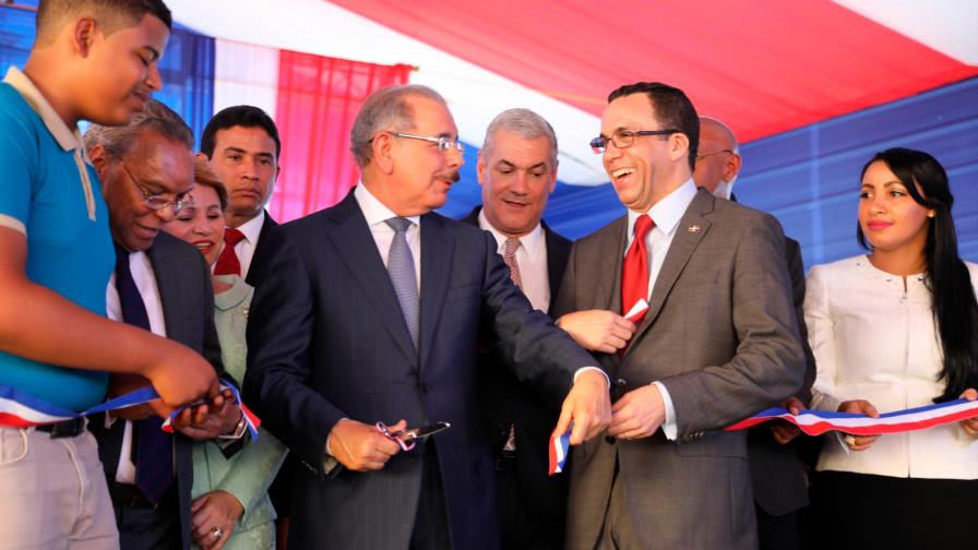 Presidente Danilo Medina entrega dos centros educativos en Las Matas de Farfán