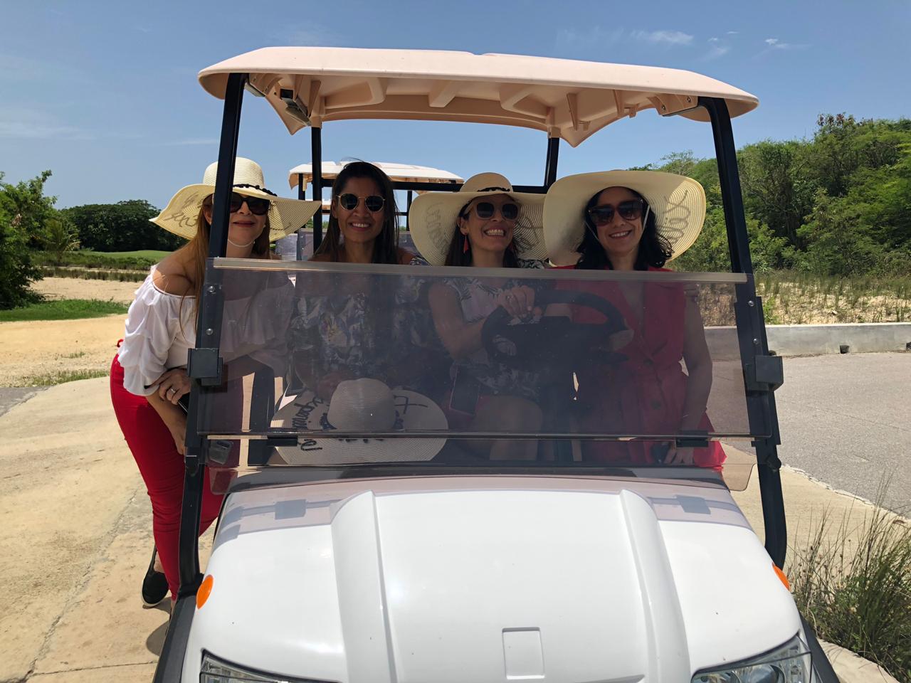 En el campo de golf Ocean Four: Ana Rossina Troncoso, Keila Rodríguez, Onysela Valdez y Yanoli Espinosa.