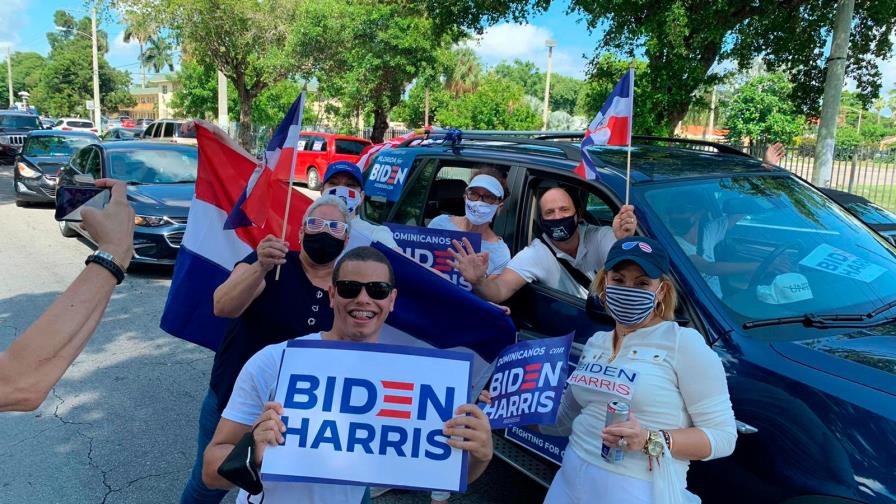 Dominicanos en la Florida realizan caravana en apoyo a Joe Biden