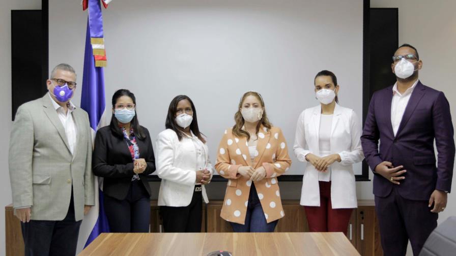 Gloria Reyes juramenta nuevos directores regionales y municipales de Prosoli