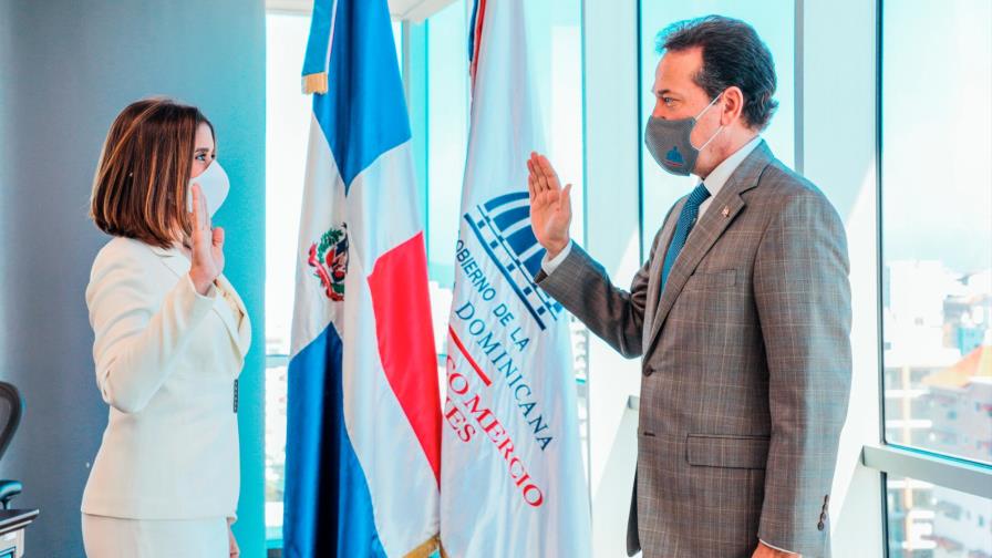 Ministro Bisonó juramenta nuevo miembro del Consejo de Procompetencia