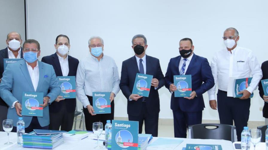 Leonel Fernández se reúne con empresarios de Santiago y recibe  agenda regional  2030