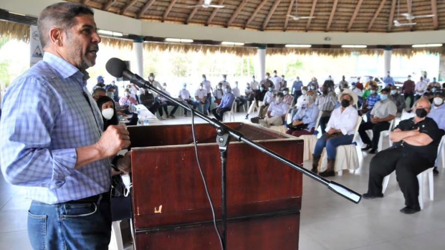 Ministro de Agricultura se reúne con productores de la región Este del país