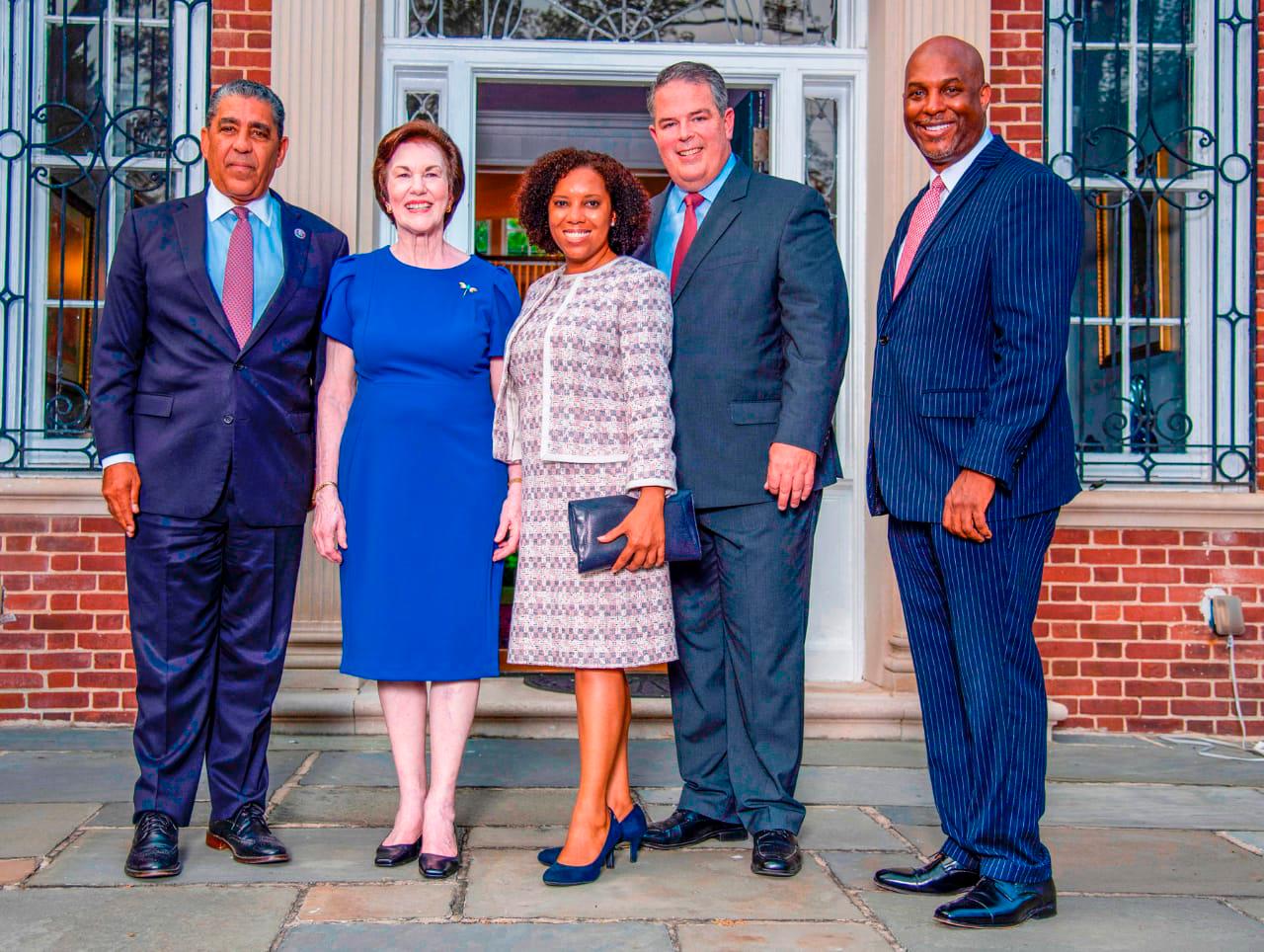Adriano Espaillat, Sonia Guzmán Klang, Sabina Matos, Patrick Ward y Cid Wilson.