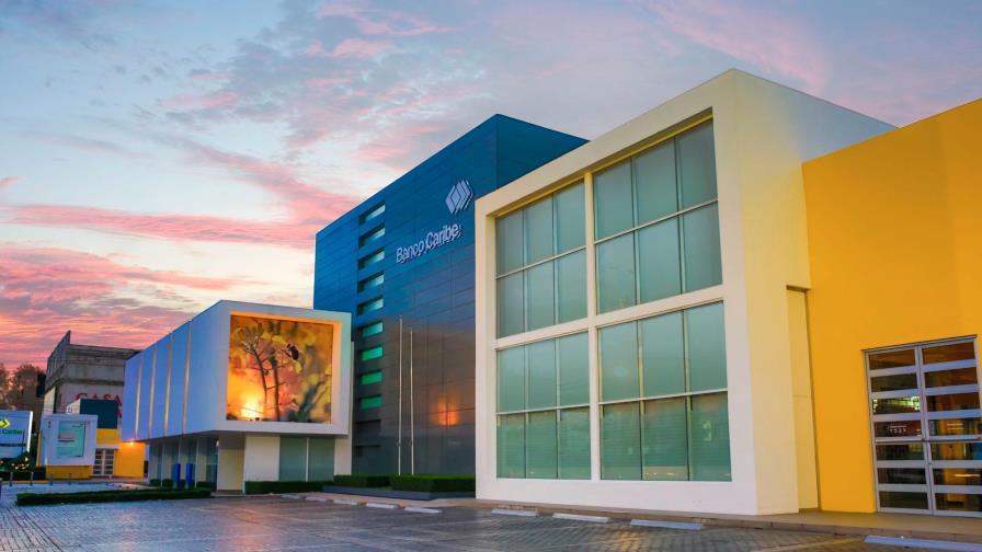 Banco Caribe dona alimentos a 150 familias 