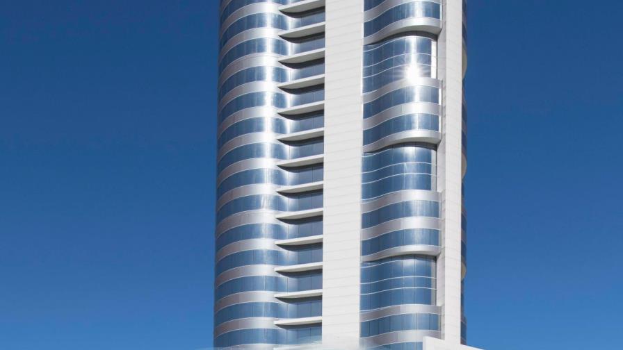 Diandino vende plaza Silver Sun Gallery