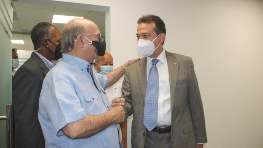 Ministro Bisonó recibe la visita del ex presidente Hipólito Mejía en el MICM