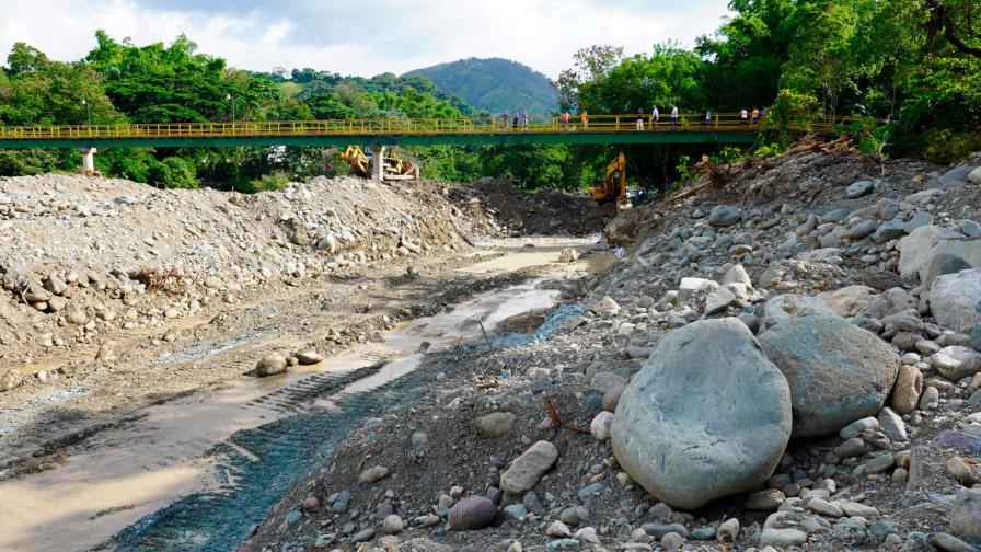 INDRHI levanta muro de gaviones en río Yuna para proteger de inundaciones a familias de Monseñor Nouel