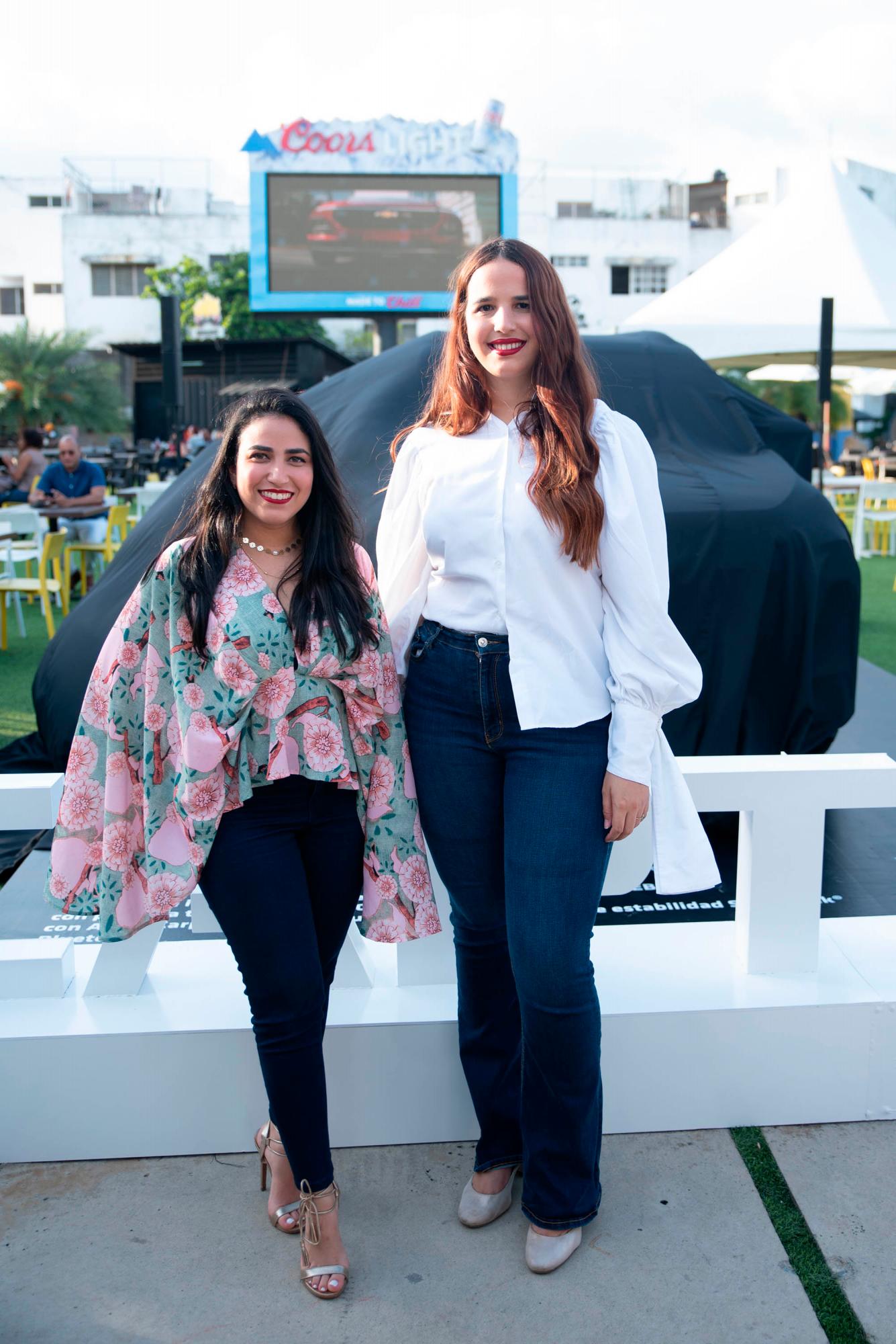 Alejandra Santos y Dara Sierra.
