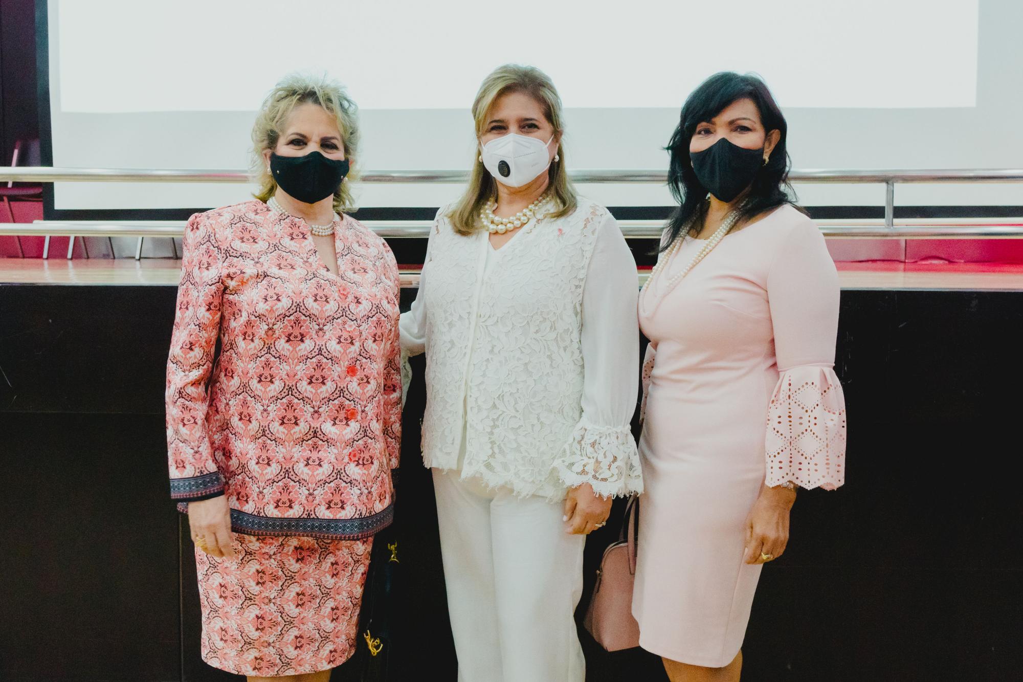 Alexandra Izquierdo, Geanilda Vásquez y Nancy de Mejía.