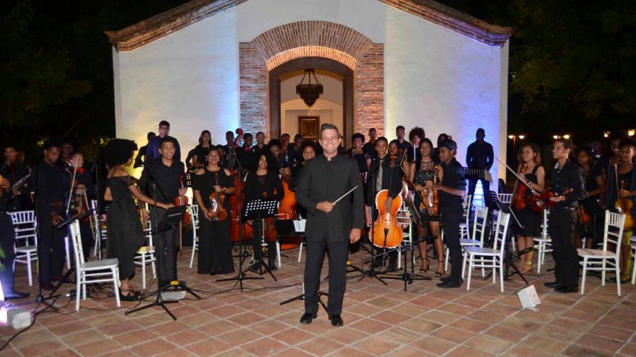 Orquesta Sinfónica Juvenil de San Pedro de Macorís maestro Julio de Windt presenta concierto de Navidad 