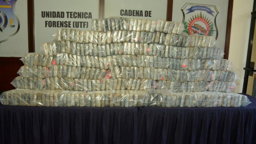 Ocupan 350 paquetes presumiblemente de cocaína en parte trasera de asientos de un camión Ocupan 350 paquetes presumiblemente de cocaína en parte trasera de asientos de un camión