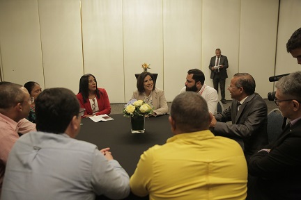 Cedeño encabezó una reunión con productores e investigadores.