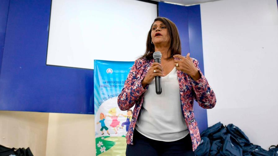 Vicepresidencia entrega mochilas y útiles escolares a huérfanos por feminicidios