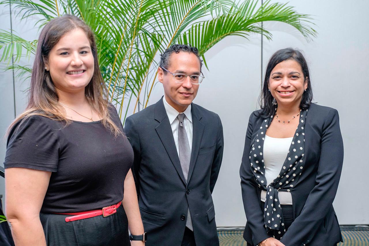 Catherine Espaillat, Roosvelt Montás y Patricia Mora.