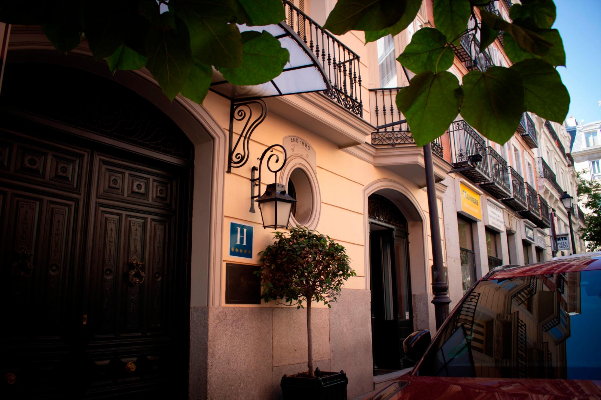 Un hotel funciona en el domicilio declarado por la empresa Mazal 17 administrada por la esposa de Rafael Sarría.