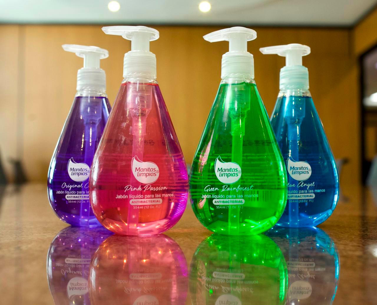 Los jabones están disponibles en los aromas Blue Angel, Green Rainforest, Pink Passion y Original Clear.
