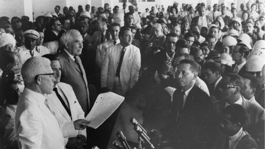 Las malas horas en que Juan Bosch fue derrocado