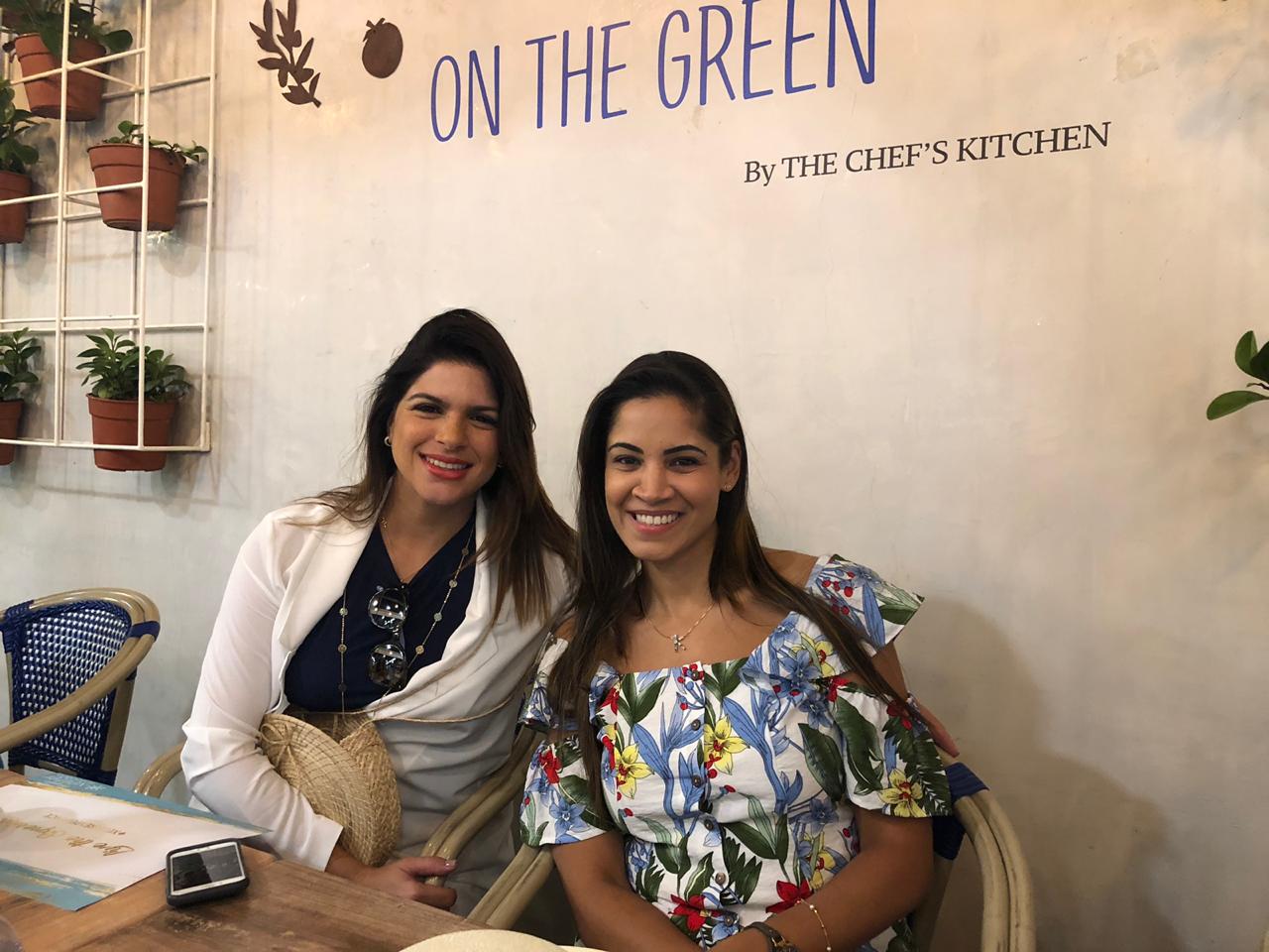 Anier Barros y Keila Rodríguez recargan pilas en Super Fresh antes de iniciar el viaje.