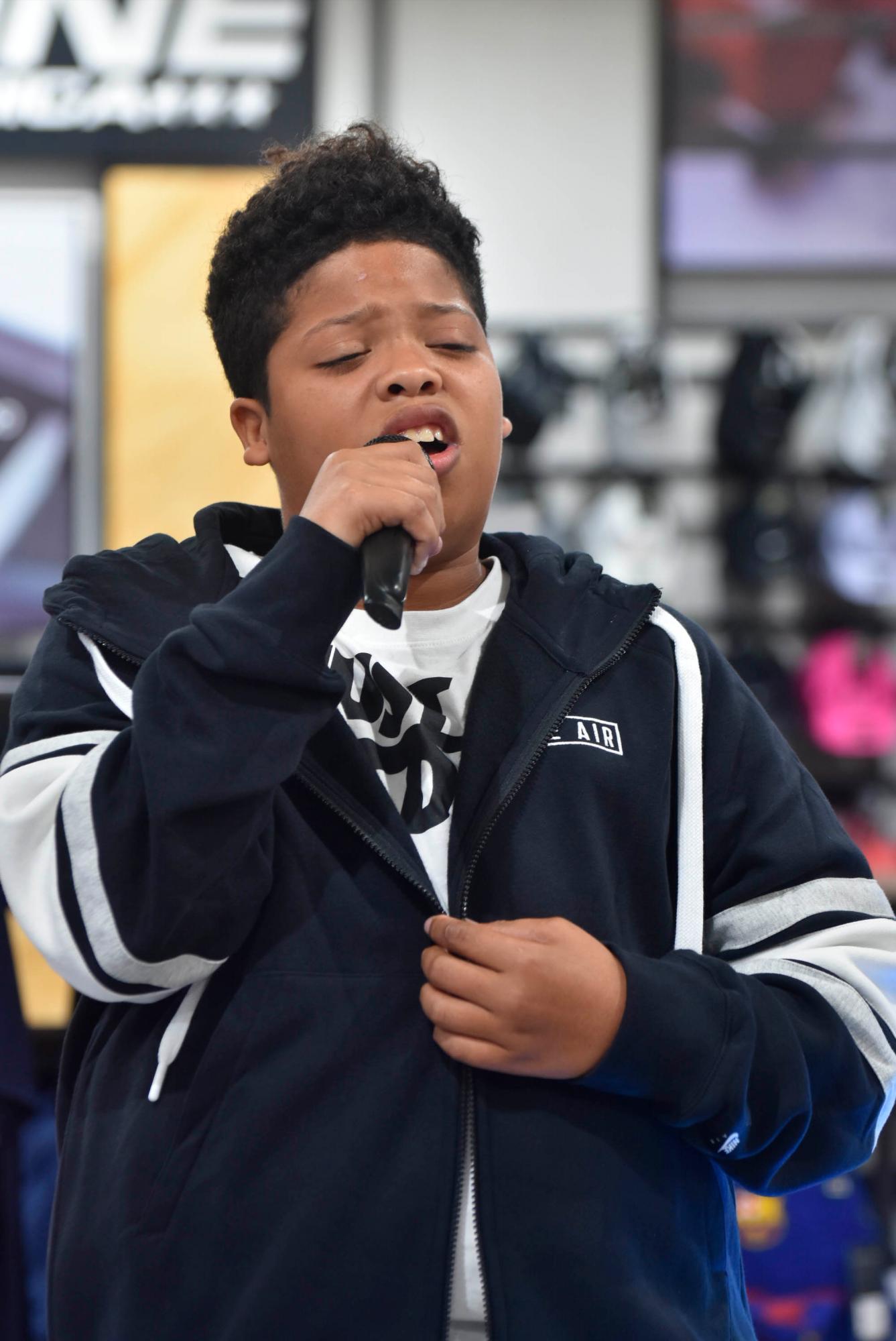 Francis Campusano, el “Babyrotty”, finalista de Dominicana’s Got Talent, interpretó varias canciones.