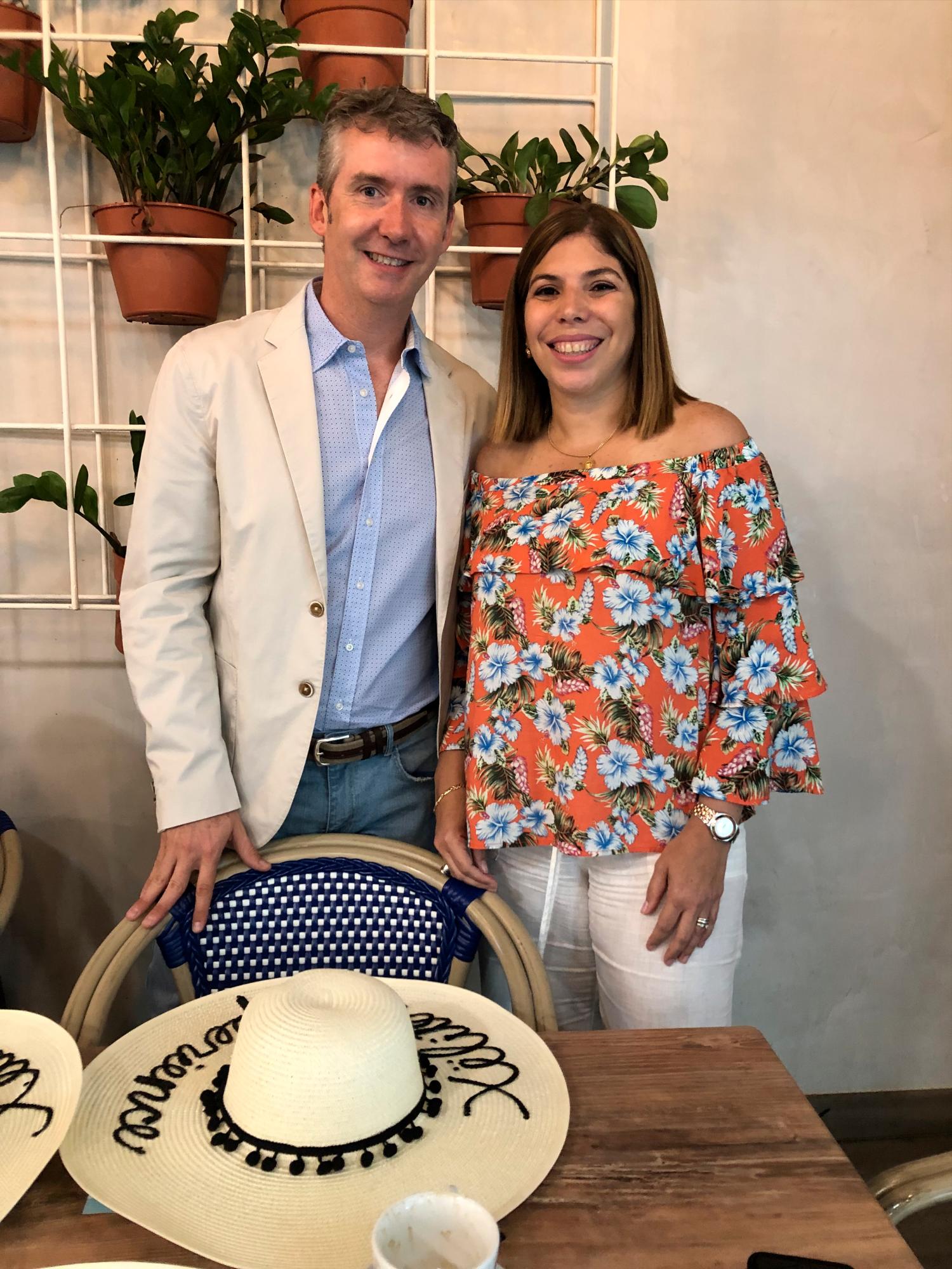 Ricardo Felip, vicepresidente de Xeliter, y Jacqueline Nivar, directora de mercadeo de CHC.