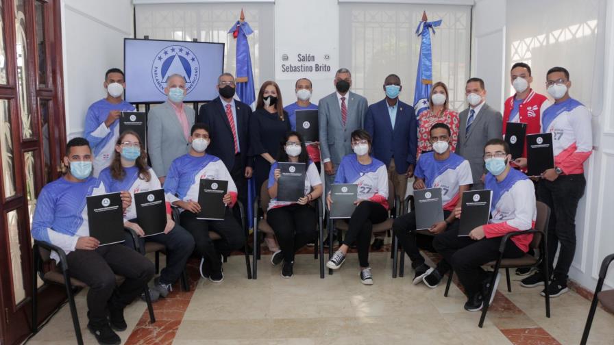 Parlacen reconoce a estudiantes de Intec ganaron primer lugar en concurso de la NASA