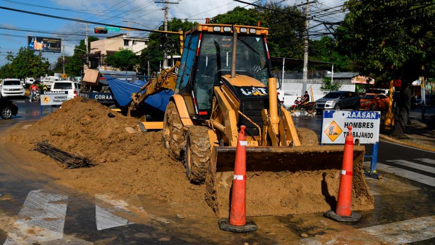 Coraasan restablece servicio de agua potable en varios sectores de Santiago