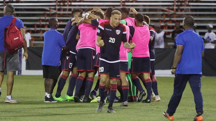Histórico triunfo sobre El Salvador levanta a la República Dominicana