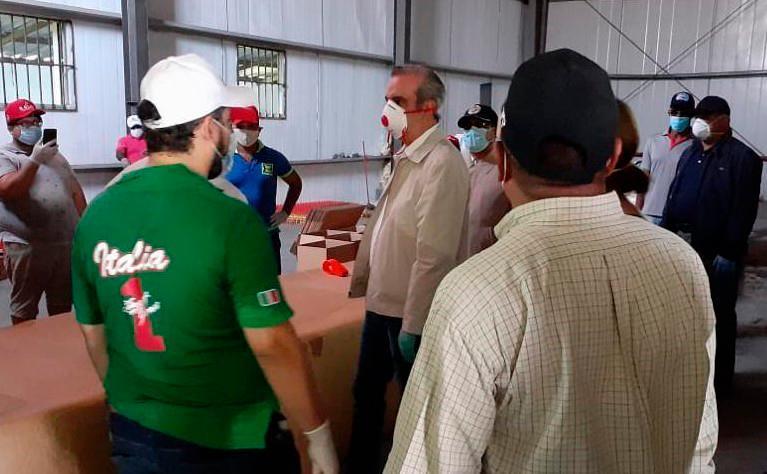 Candidato presidencial Luis Abinader inicia operativo de donación de alimentos 