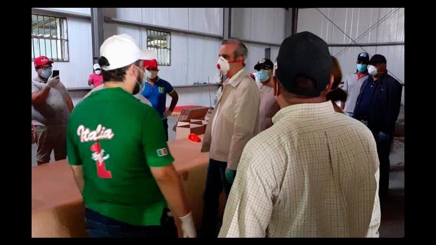 Candidato presidencial Luis Abinader inicia operativo de donación de alimentos 