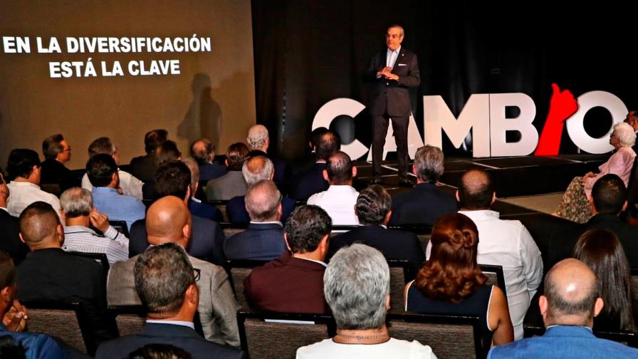 Abinader propone dos parques temáticos y 25,000 habitaciones hoteleras