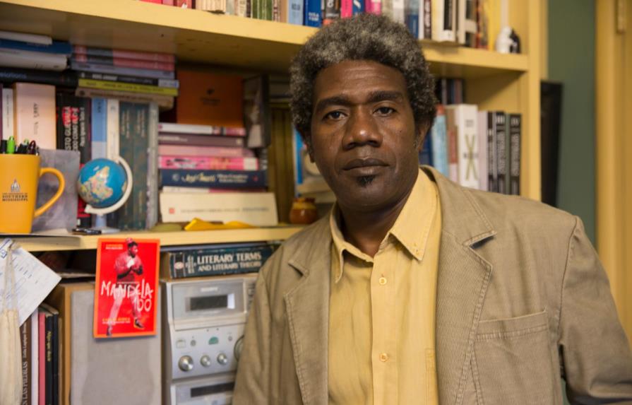 Ensayista Roberto Zurbano disertará sobre la guerra fría en la literatura del Caribe 