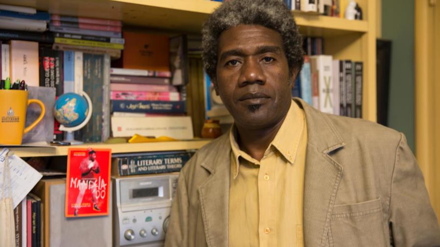 Ensayista Roberto Zurbano disertará sobre la guerra fría en la literatura del Caribe 