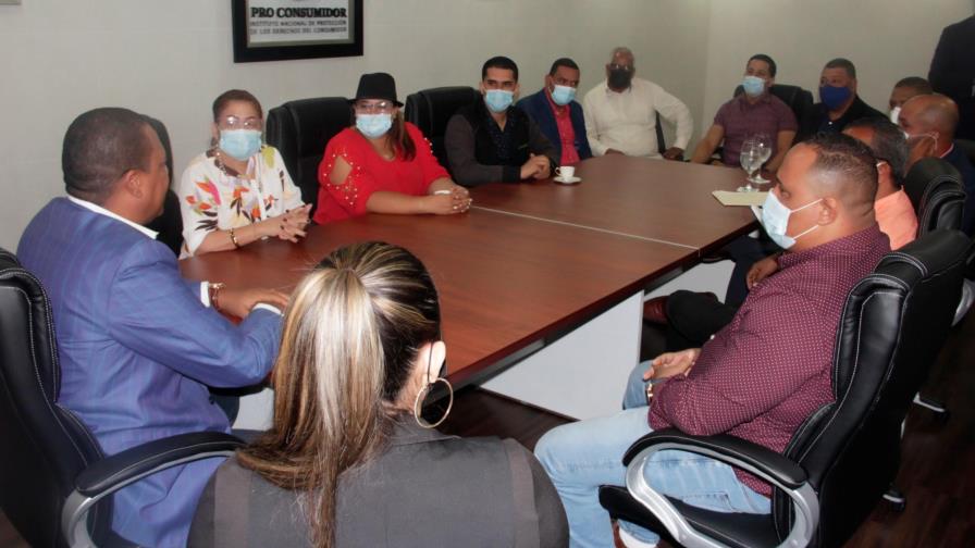 Pro Consumidor acuerda eliminar negocios venden medicamentos no aptos para el consumo