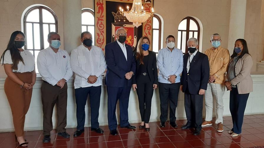 Alcaldesa del Distrito Nacional y ministro de Deportes se unen al Comité de Apoyo de Serie del Caribe 2022 Alcaldesa del Distrito Nacional y ministro de Deportes se unen al Comité de Apoyo de Serie del Caribe 2022