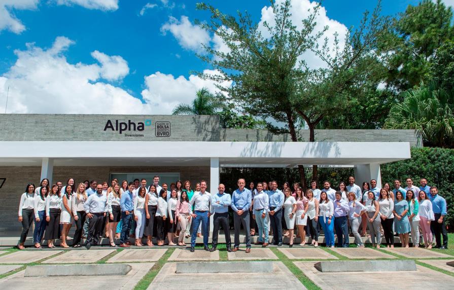Alpha Inversiones celebra ocho años en el mercado junto a personalidades del mundo financiero