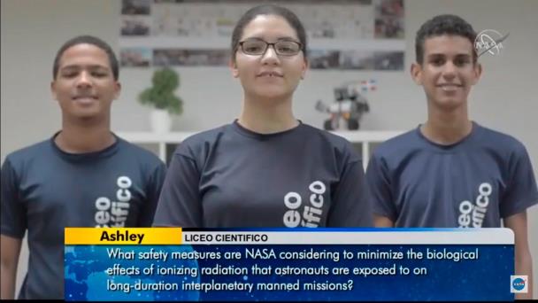 Estudiantes dominicanos conversan con astronauta de la NASA