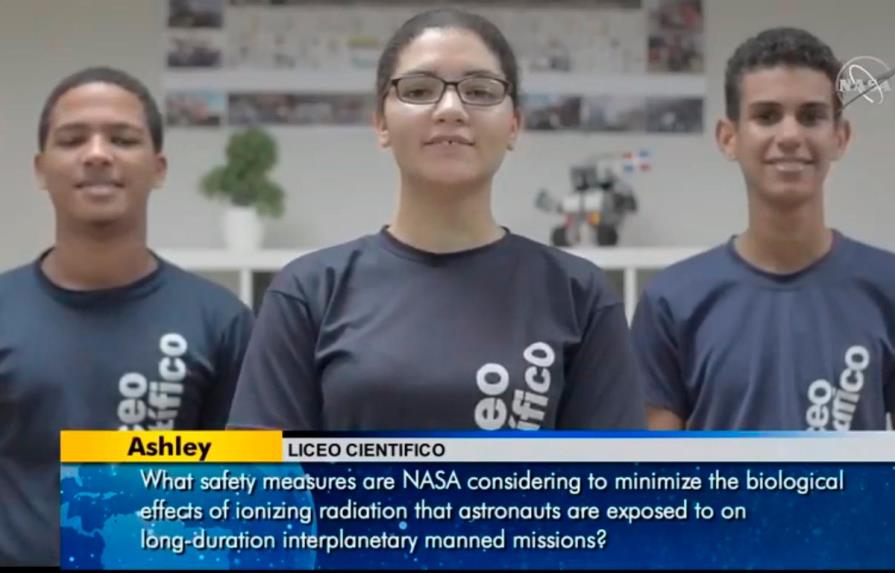 Estudiantes dominicanos conversan con astronauta de la NASA