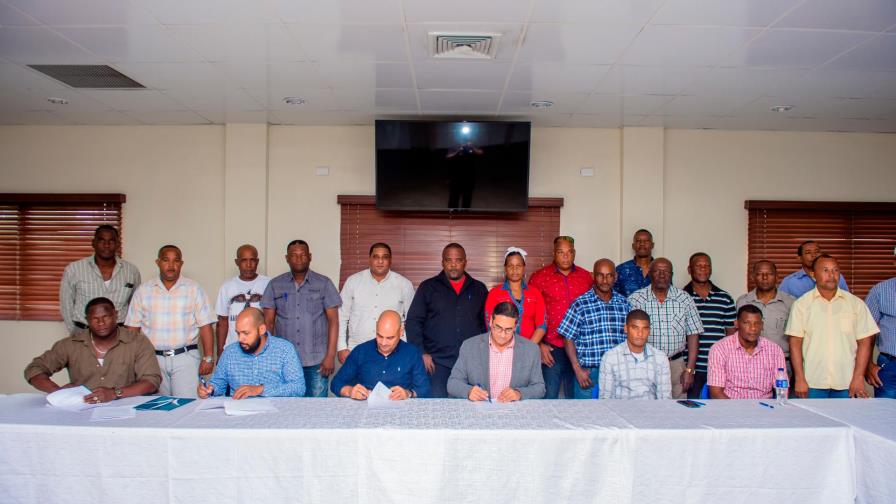 CAEI y trabajadores de la industria azucarera acuerdan aumento salarial del 21 %