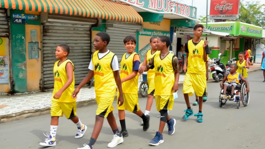 Hato Mayor abre su torneo de básquet sub-14 y juramenta directiva