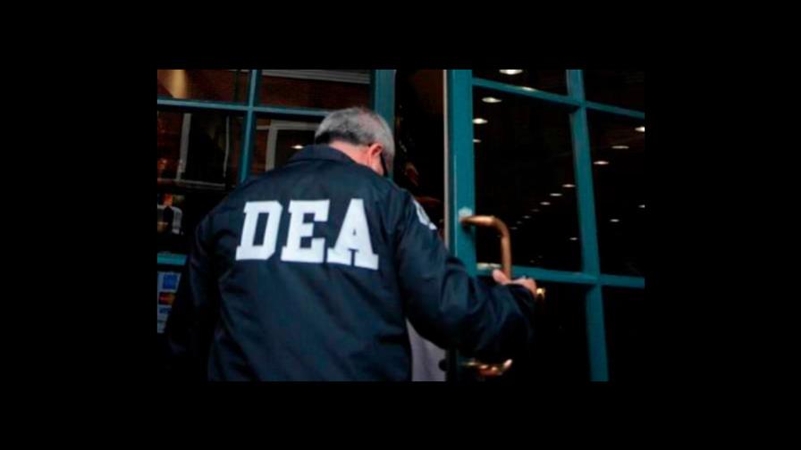Detienen hombre que se hacía pasar por miembro de la DEA